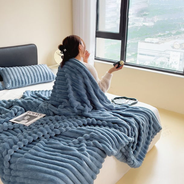 🛏️Thickened Rabbit Plush Velvet Cover Blanket🍂Wrap up in Ultimate Comfort