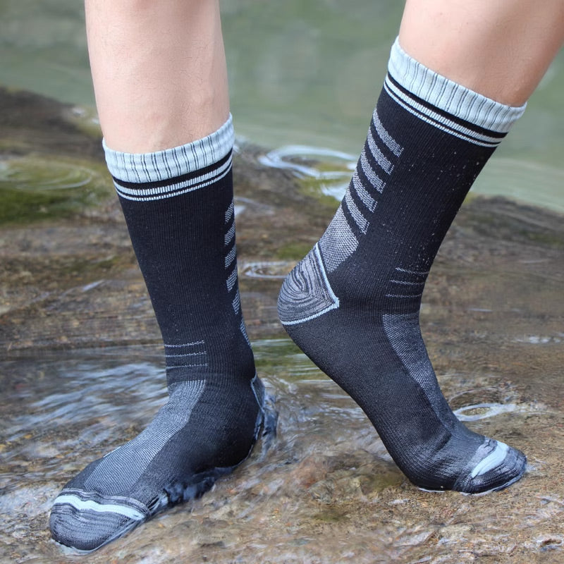 🌧️💧3-layer waterproof socks, breathable and moisture-wicking, perfect for outdoor adventures🏞️🚶