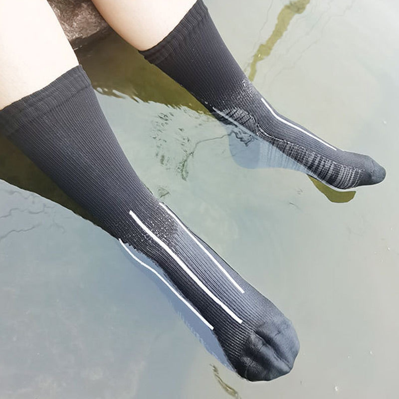 🌧️💧3-layer waterproof socks, breathable and moisture-wicking, perfect for outdoor adventures🏞️🚶