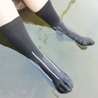 🌧️💧3-layer waterproof socks, breathable and moisture-wicking, perfect for outdoor adventures🏞️🚶