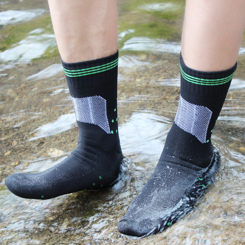 🌧️💧3-layer waterproof socks, breathable and moisture-wicking, perfect for outdoor adventures🏞️🚶